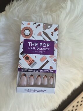 The Pop Nail Dashes by Red Aspen - Nude Pink with Black Tips